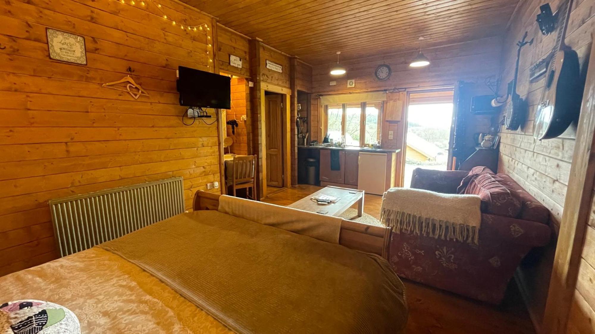Blossom Cabin - Little Log Cabin In Wales Newtown  Exterior photo