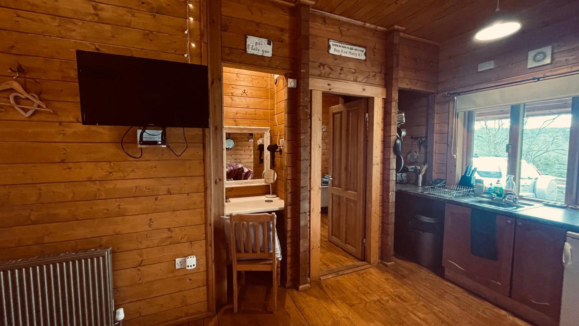 Blossom Cabin - Little Log Cabin In Wales Newtown  Exterior photo